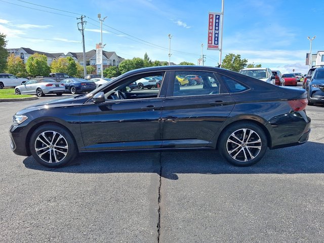 Used 2023 Volkswagen Jetta Sport FWD image 4