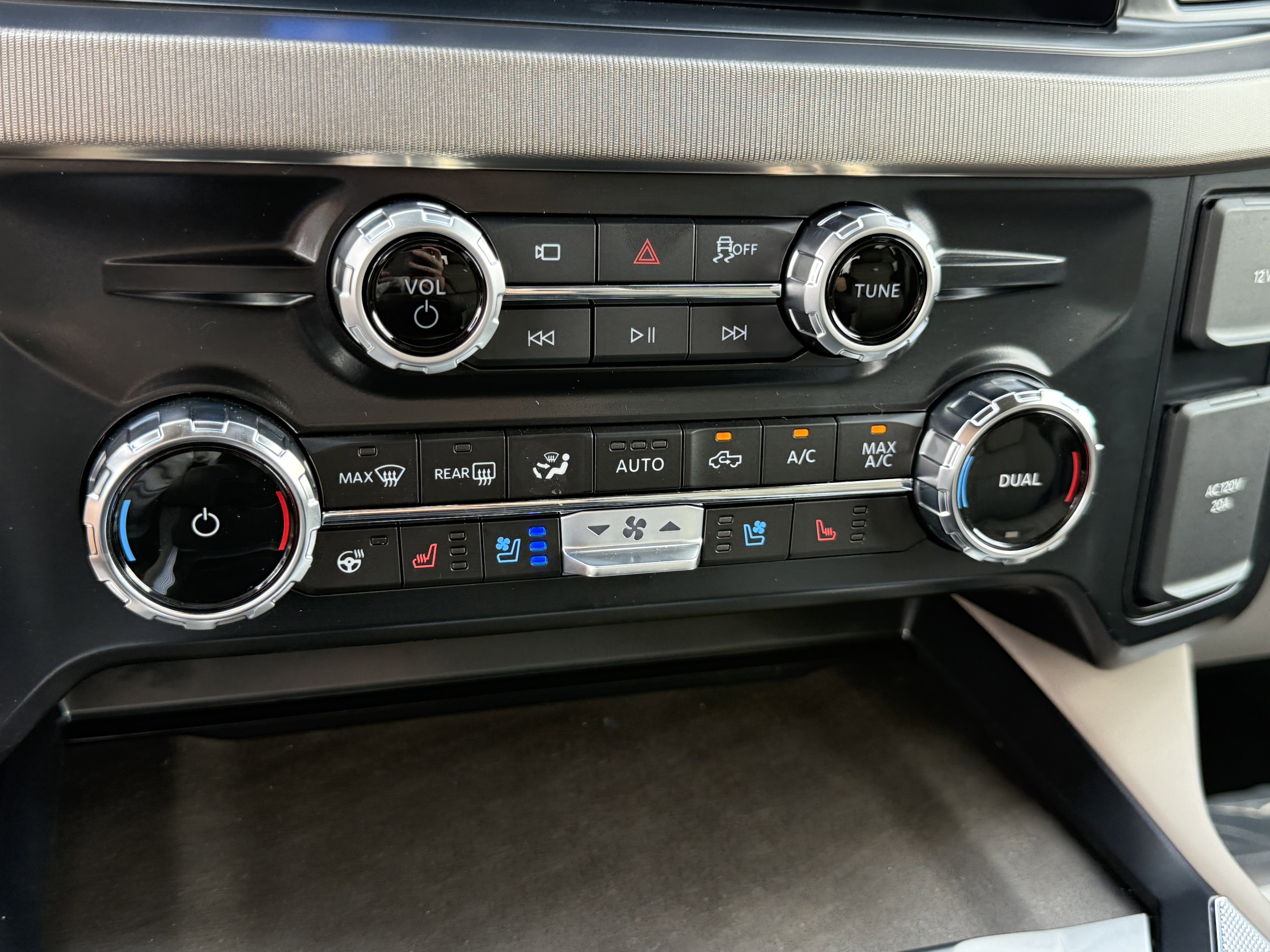 New 2026 Ford F350 Platinum w/ Platinum Plus Package image 24