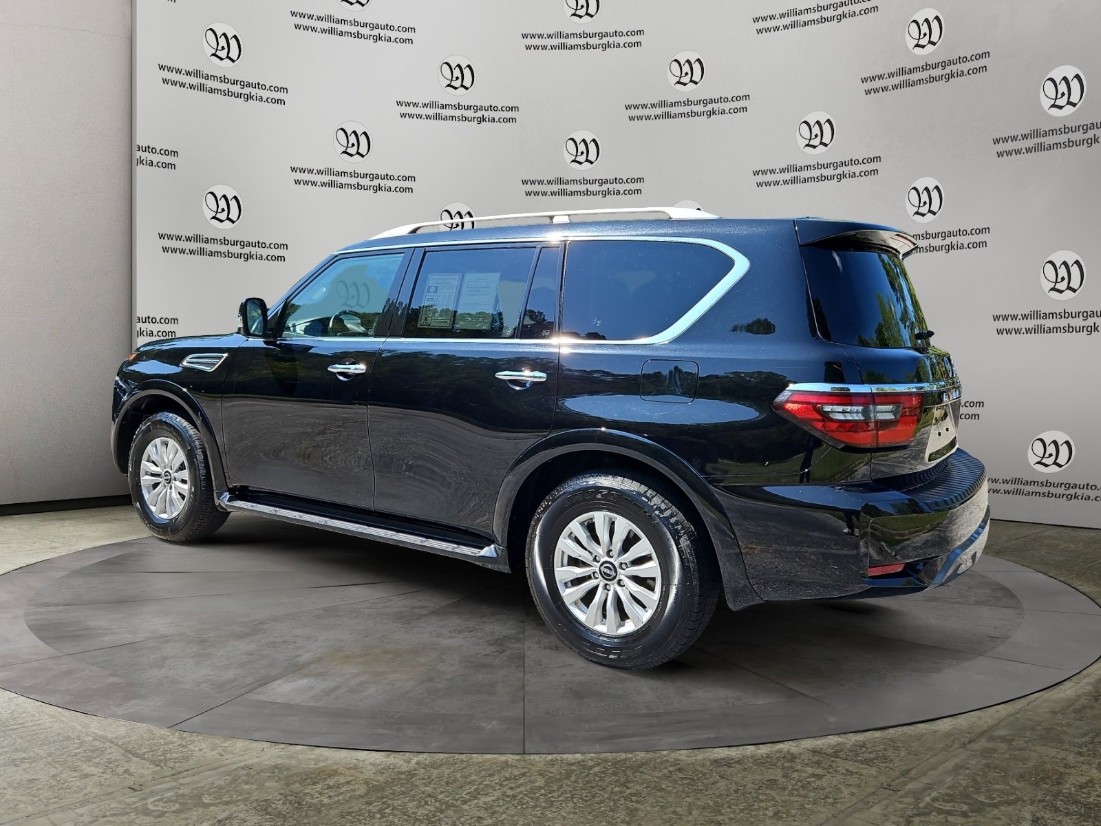 Used 2024 Nissan Armada SV image 3