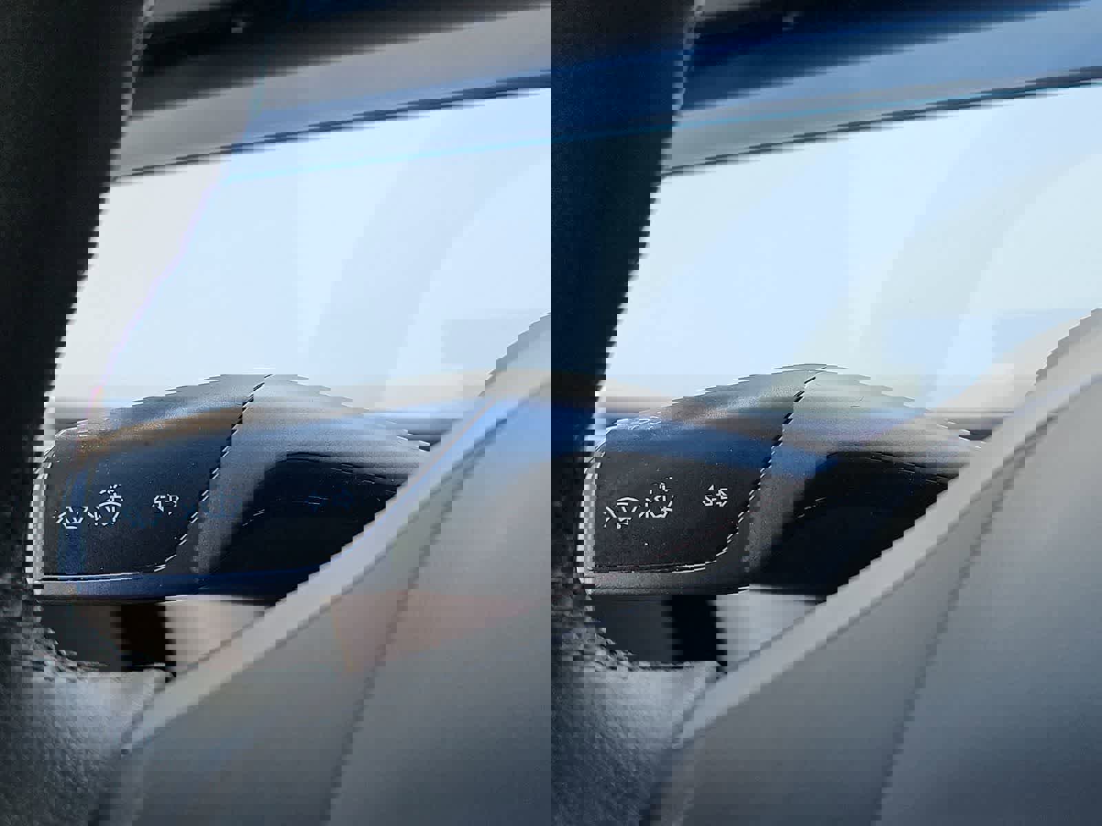 Used 2020 Tesla Model Y Long Range image 24