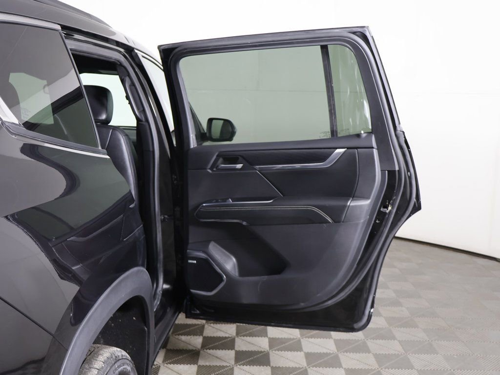 Used 2024 GMC Acadia Elevation image 25