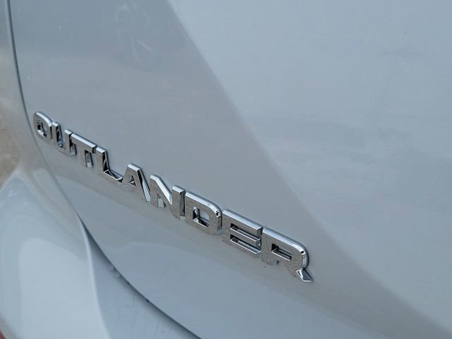 New 2026 Mitsubishi Outlander SE image 10