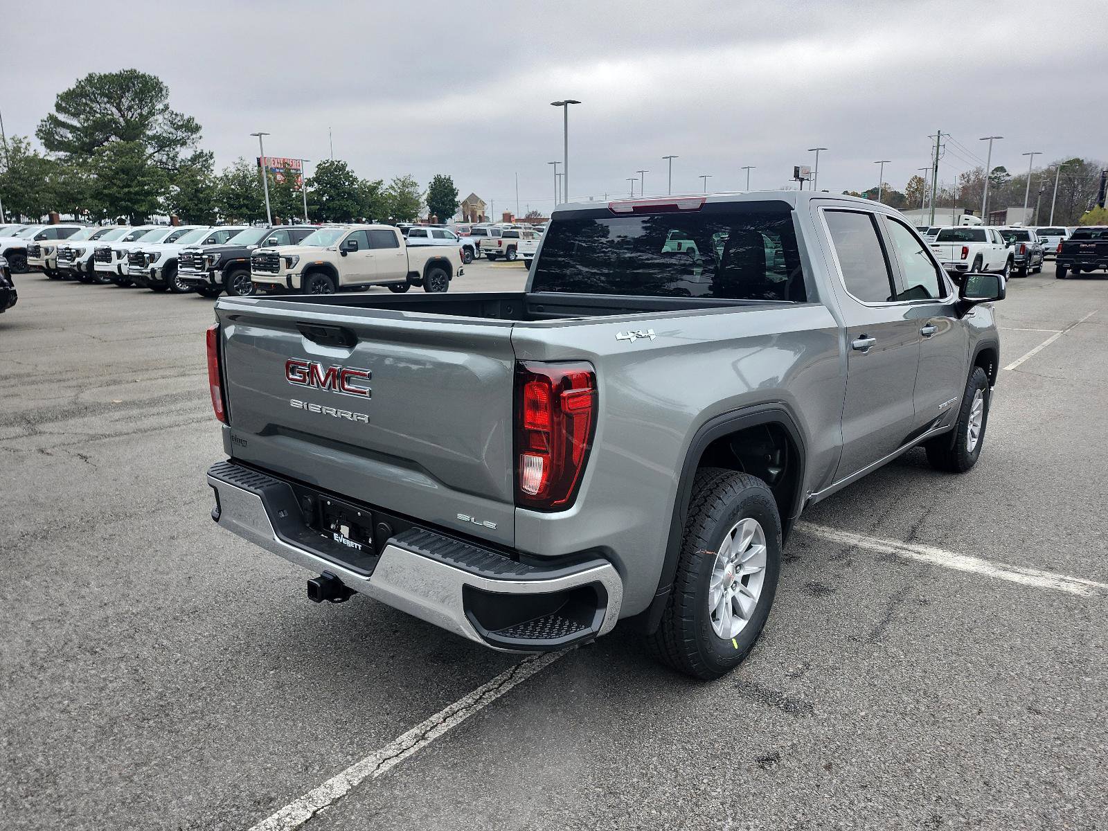 New 2026 GMC Sierra 1500 SLE image 3