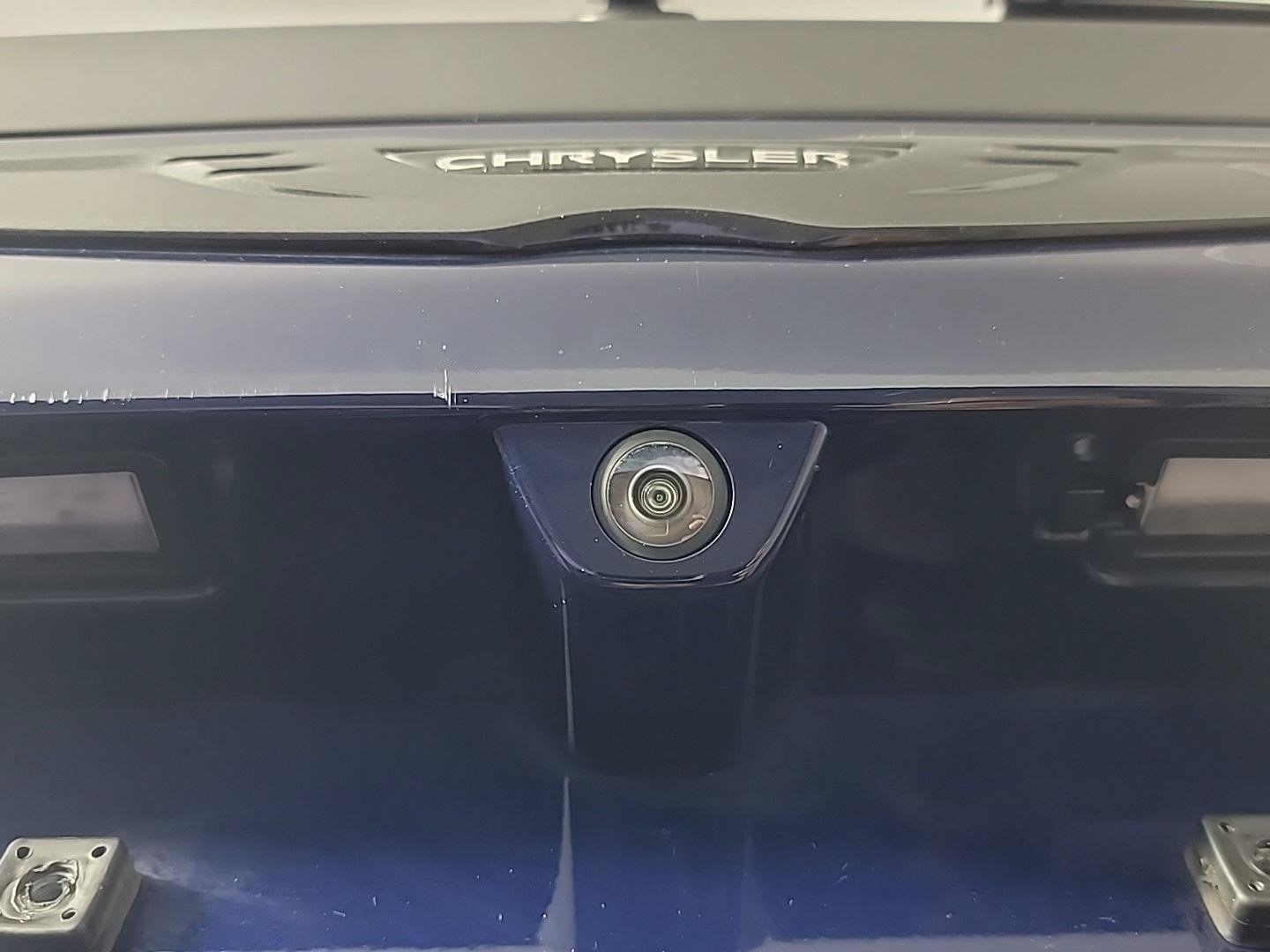 Used 2019 Chrysler Pacifica Touring-L Plus w/ Advanced Safetytec Group FWD image 9