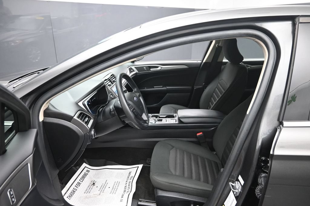 Used 2019 Ford Fusion SE FWD image 15