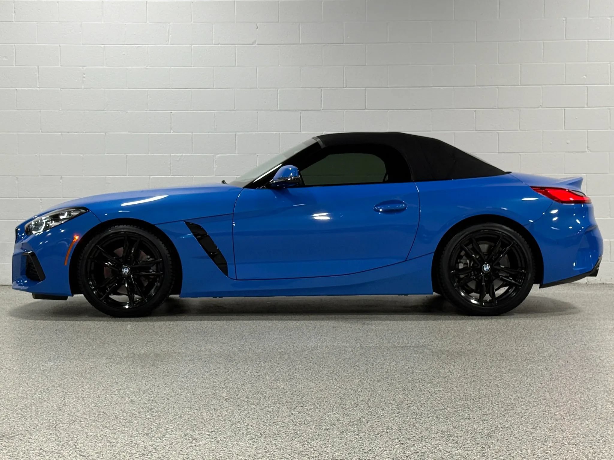 Used 2019 BMW Z4 sDrive30i w/ M Sport Package RWD image 11