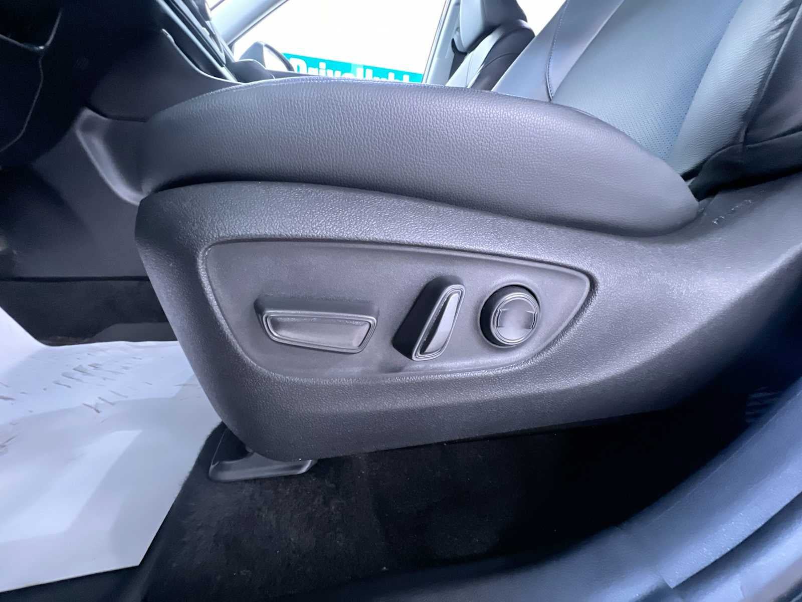 Used 2025 Toyota Grand Highlander AWD image 13