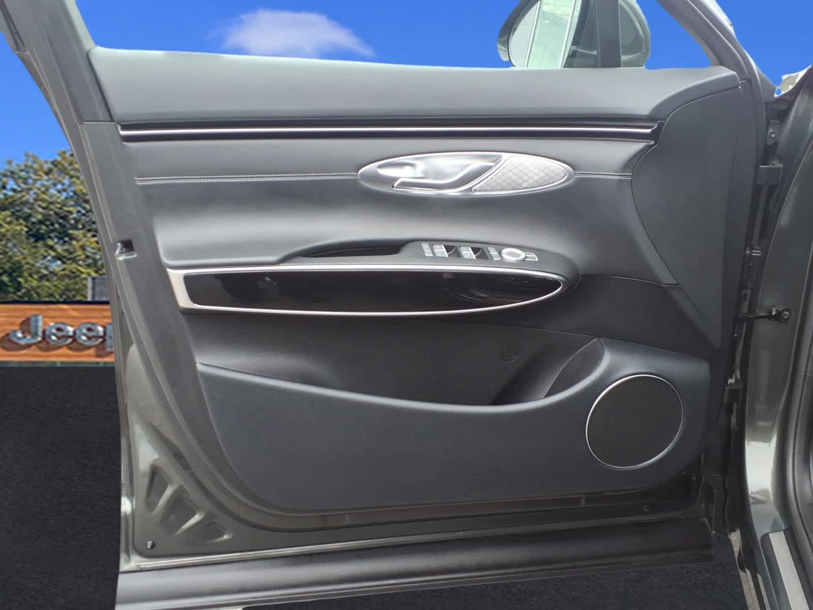 Used 2025 Genesis GV70 2.5T AWD/4WD image 12