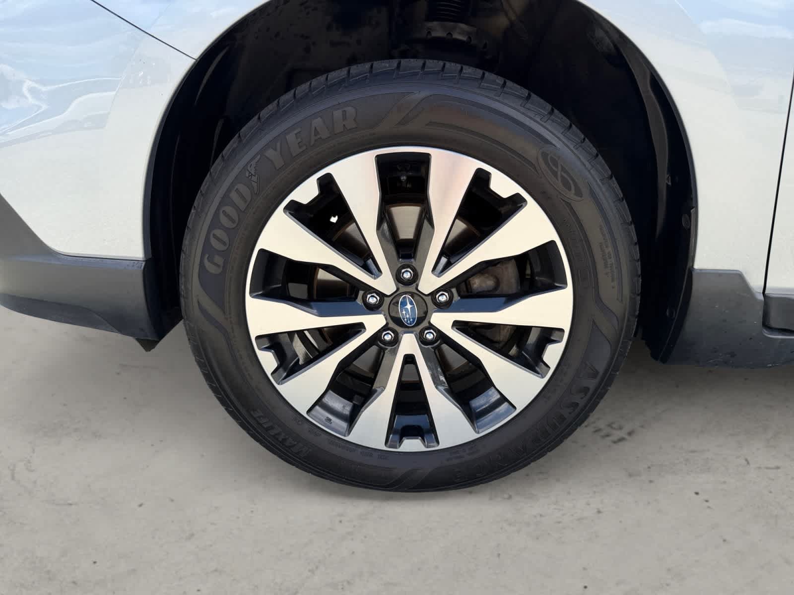 Used 2017 Subaru Outback 2.5i Limited AWD/4WD image 10