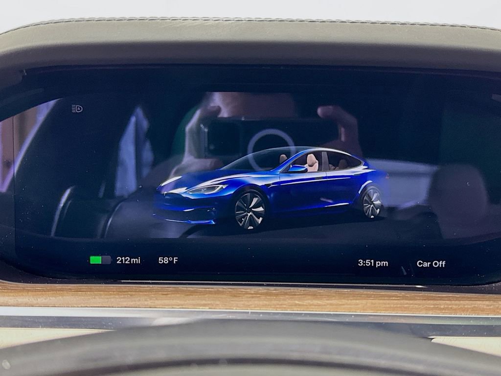 Used 2022 Tesla Model S AWD/4WD image 40