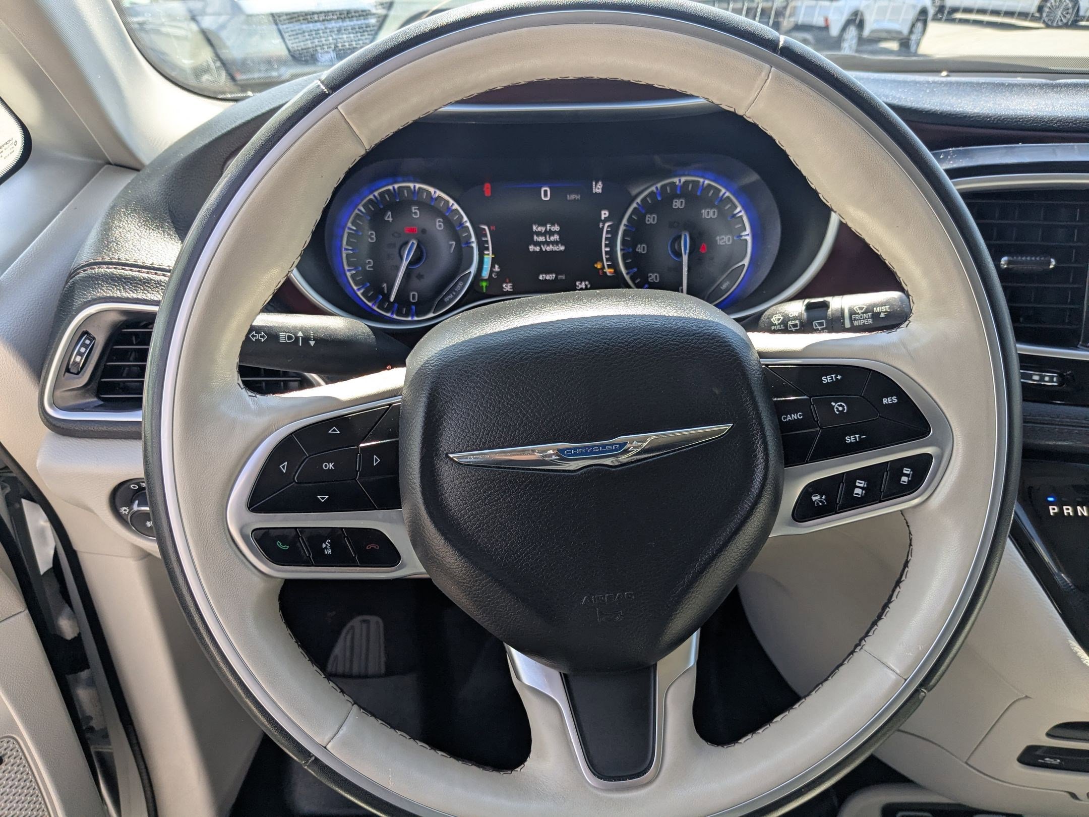 Used 2020 Chrysler Pacifica Limited w/ Advanced Safetytec Group FWD image 17