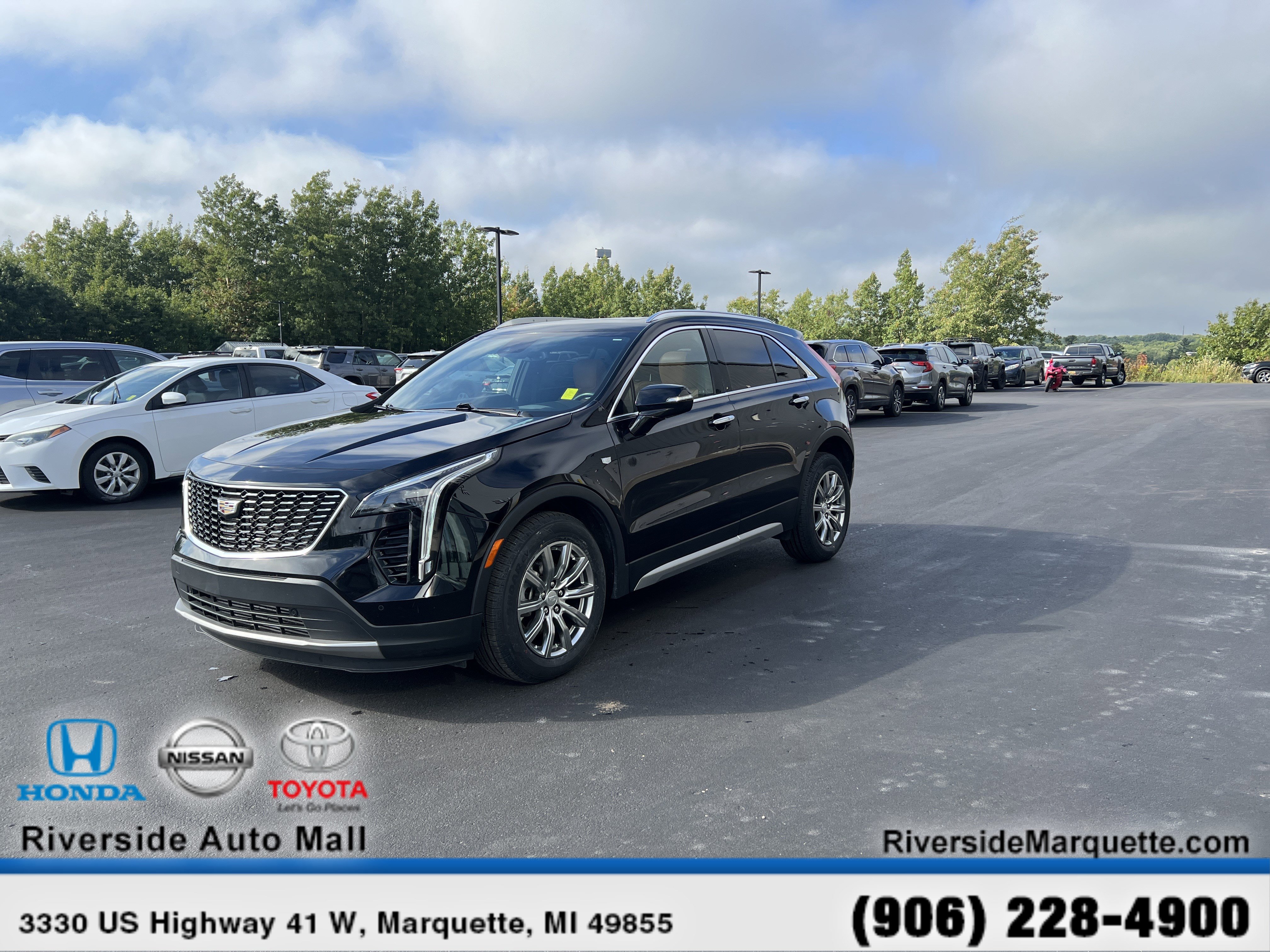 Used 2021 Cadillac XT4 Premium Luxury image 3