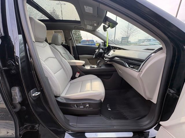 Used 2022 Cadillac XT4 Premium Luxury w/ Enhanced Visibility Package image 18