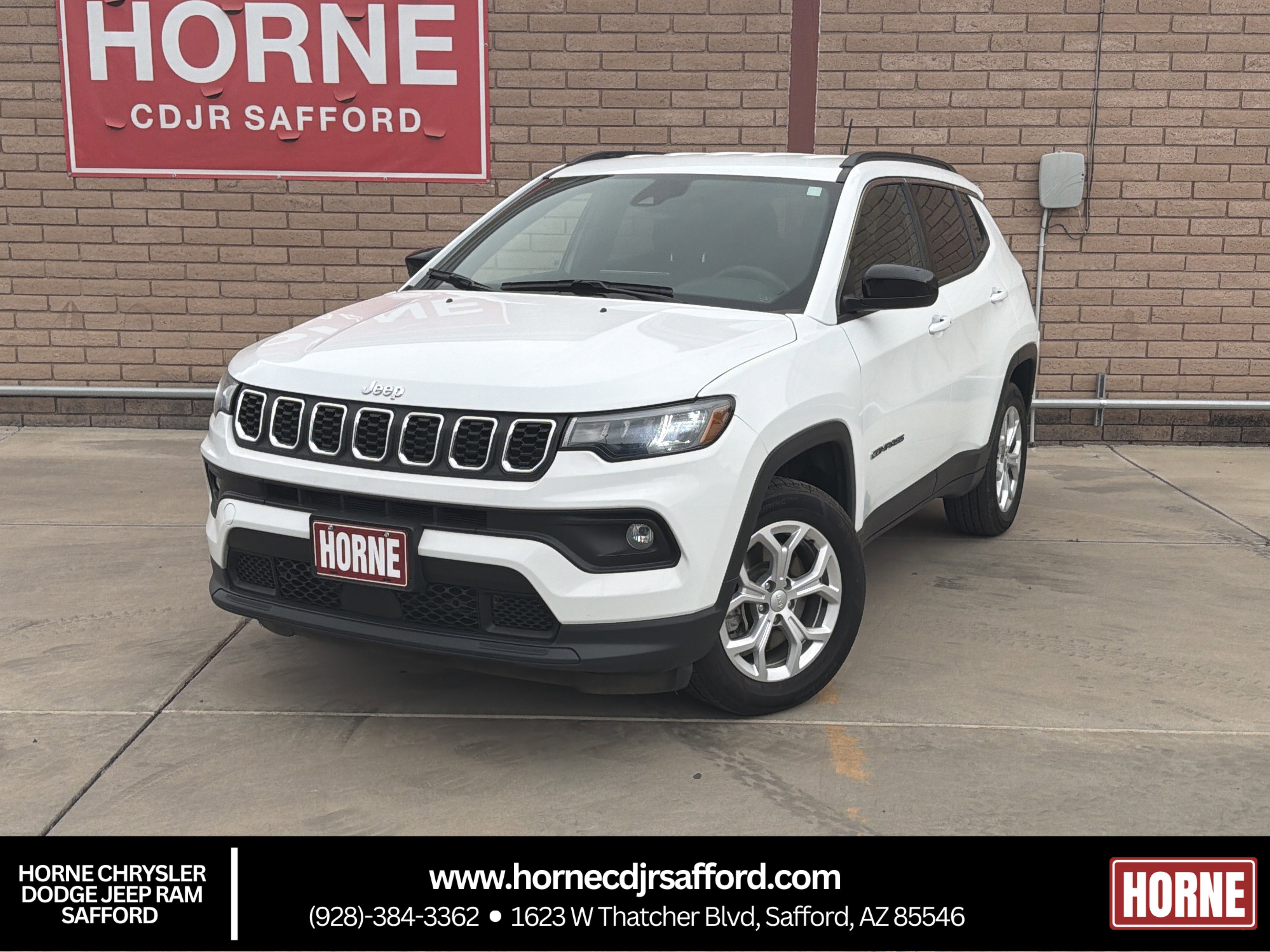 Used 2024 Jeep Compass Latitude image 1