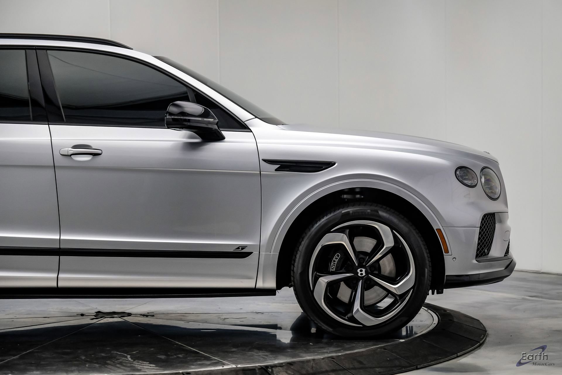 Used 2022 Bentley Bentayga AWD/4WD image 21