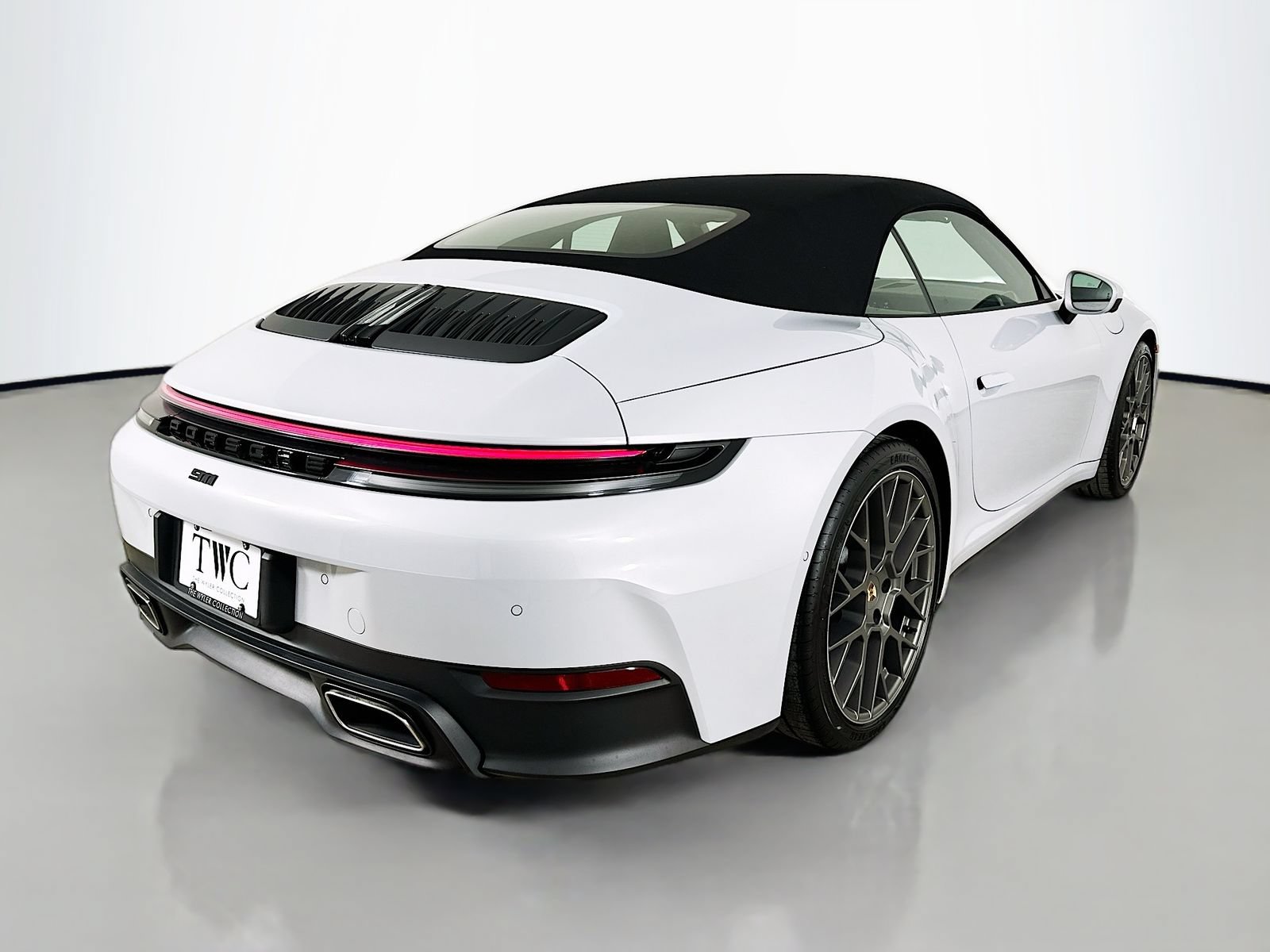 Used 2025 Porsche 911 Carrera w/ Premium Package RWD image 5