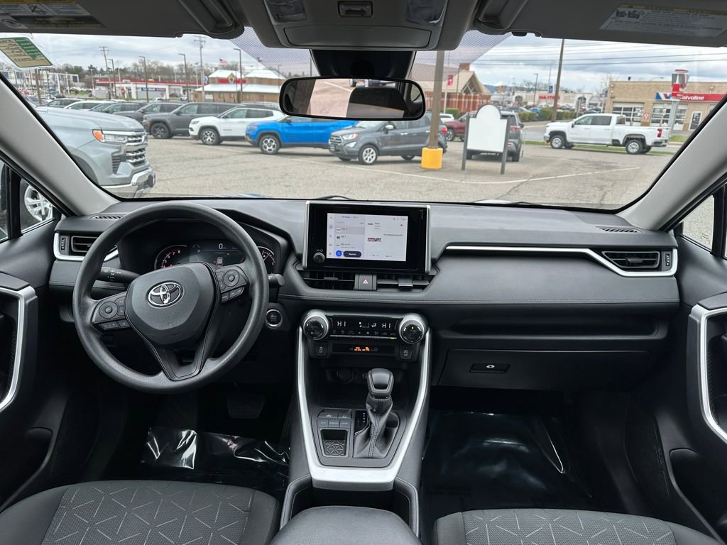 Used 2024 Toyota RAV4 XLE FWD image 12
