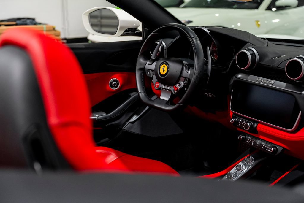 Used 2020 Ferrari Portofino RWD image 41