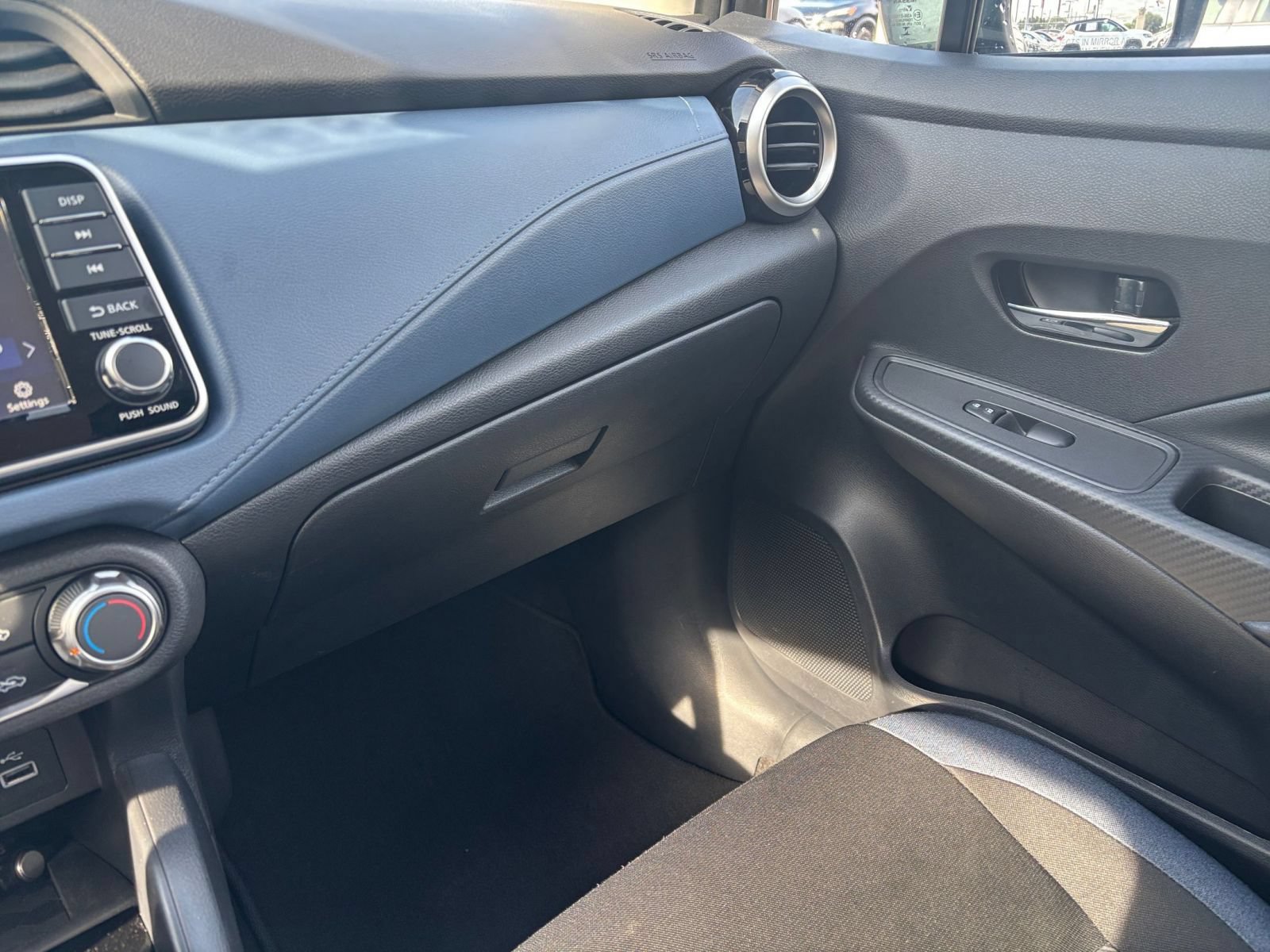 Used 2025 Nissan Versa SV FWD image 33