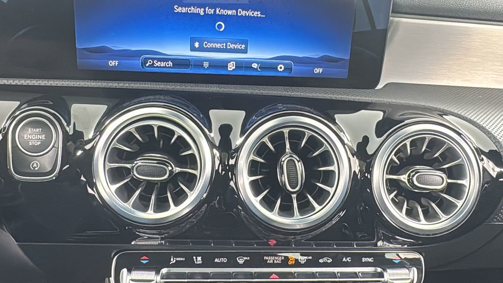 Used 2025 Mercedes-Benz CLA 250 4MATIC image 26