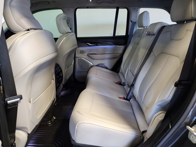 Used 2022 Jeep Grand Cherokee Overland w/ Luxury Tech Group IV image 15