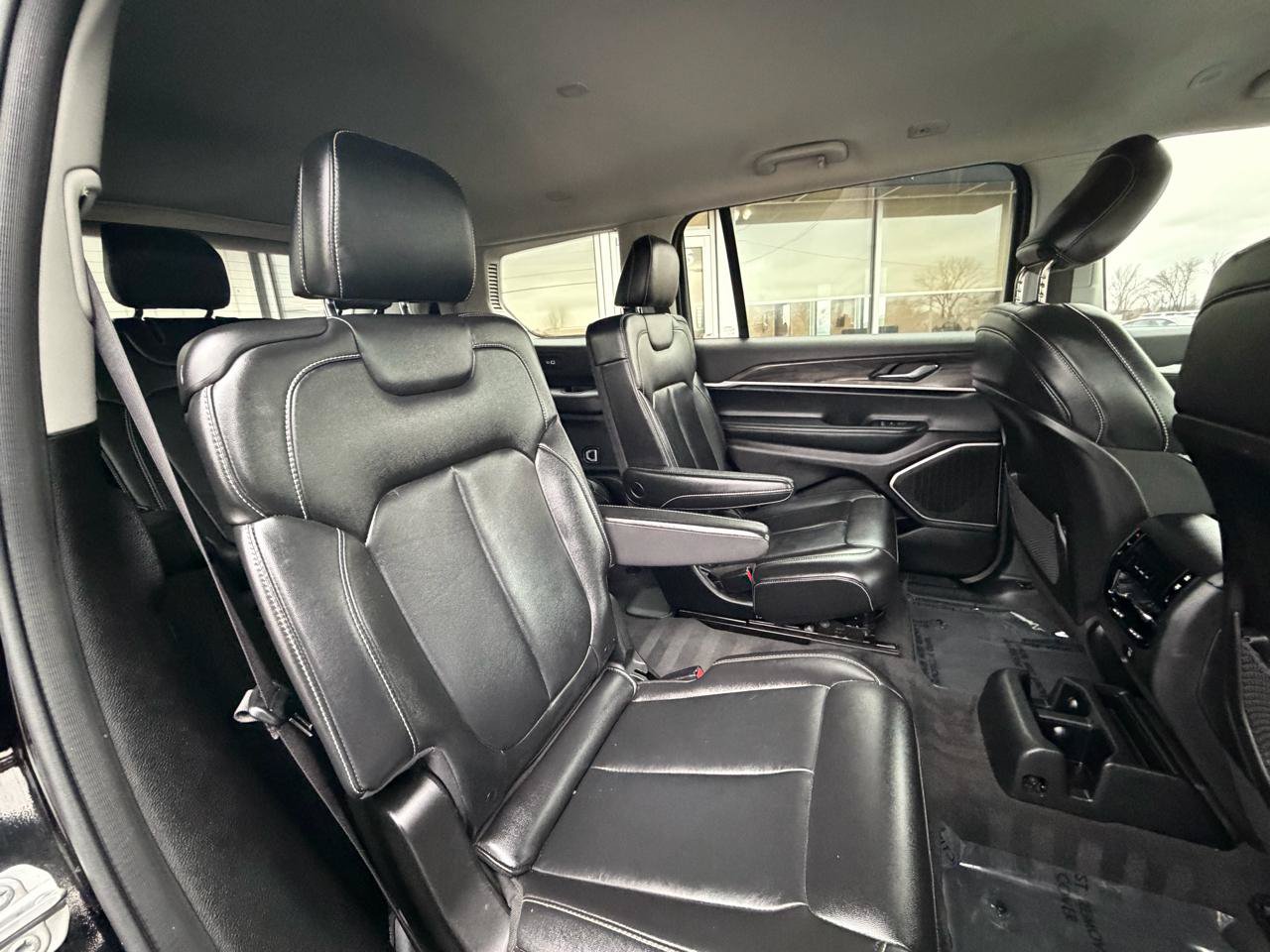 Used 2022 Jeep Grand Cherokee L Limited AWD/4WD image 28