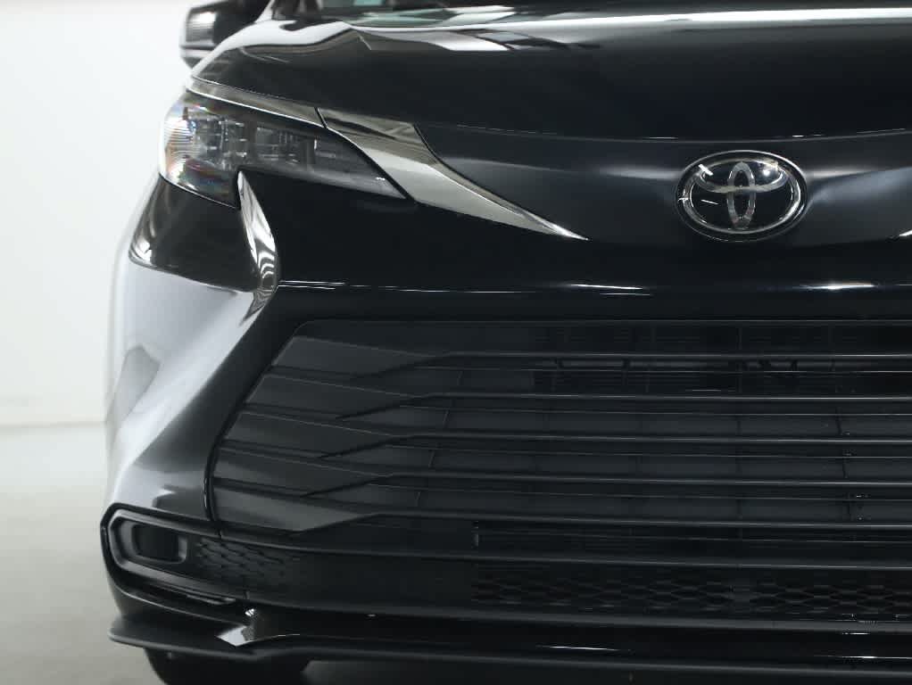 Certified 2026 Toyota Sienna LE AWD/4WD image 6