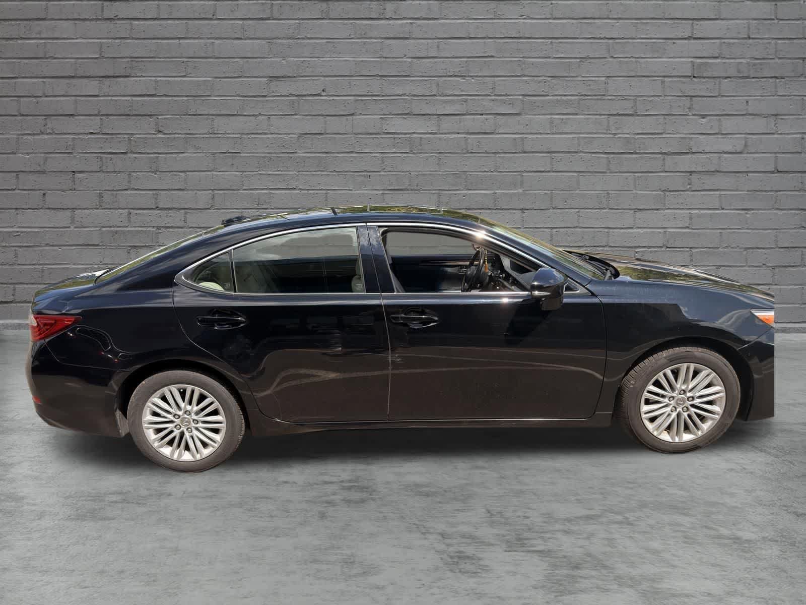 Used 2015 Lexus ES 350 w/ Luxury Package FWD image 7
