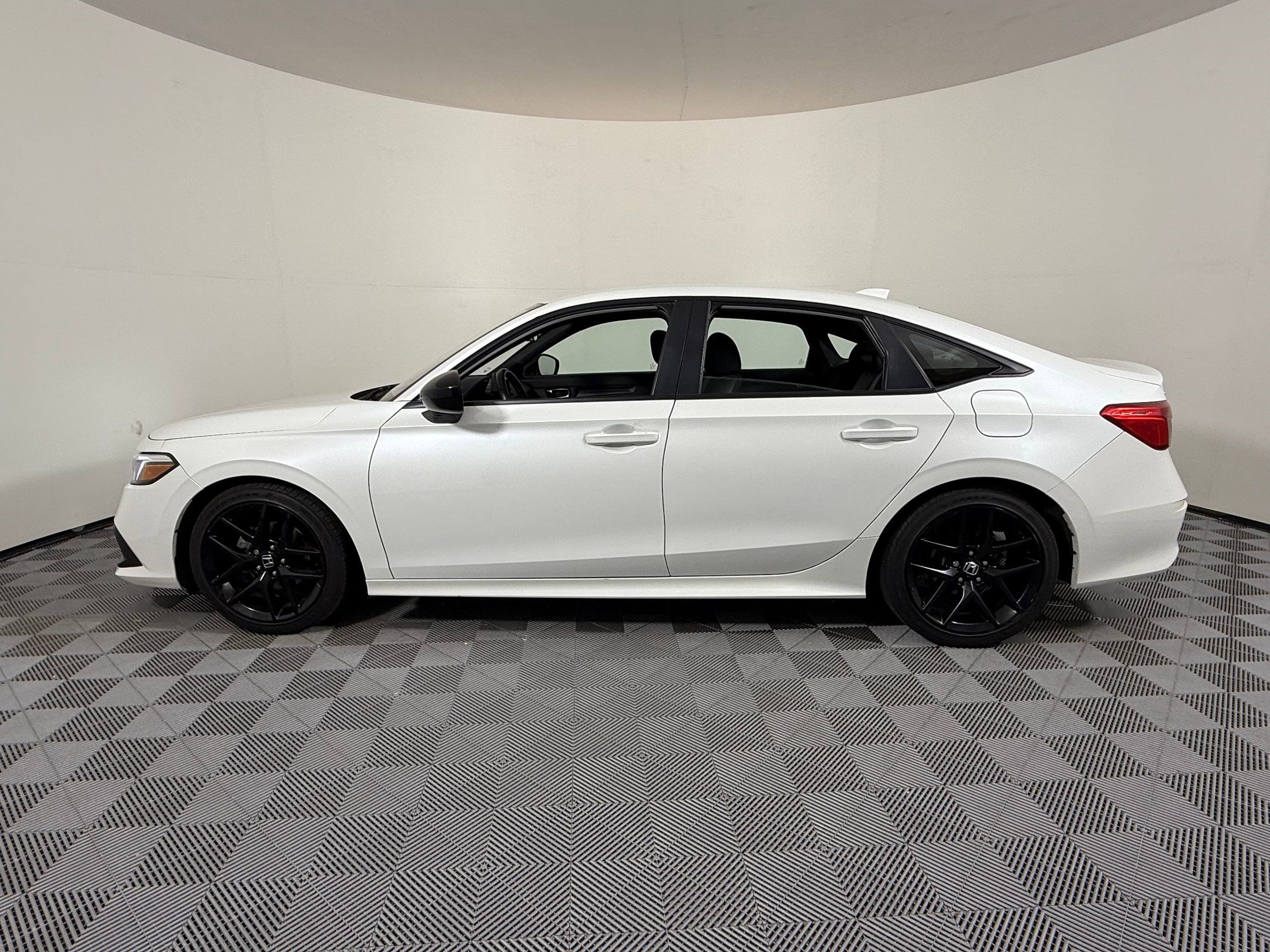 Used 2022 Honda Civic Sport image 2