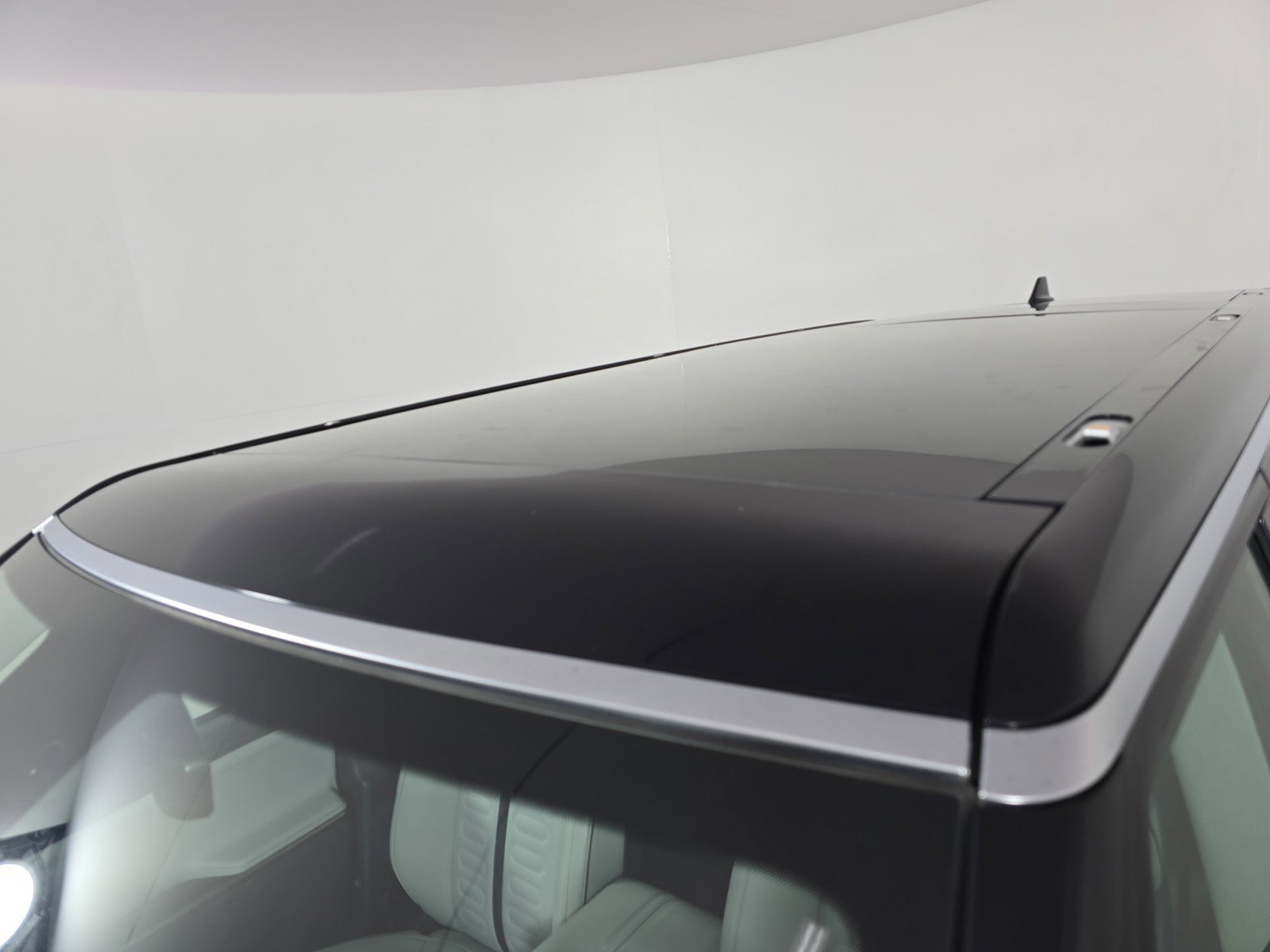 Used 2024 Rivian R1S Adventure AWD/4WD image 13