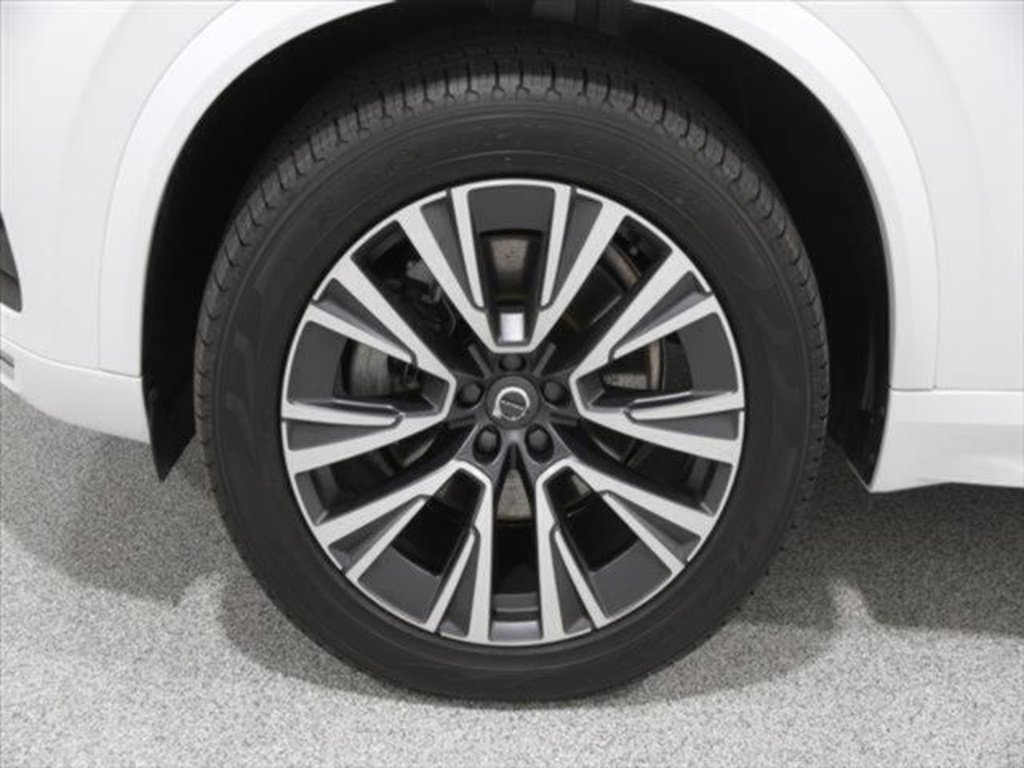 Used 2022 Volvo XC90 T6 Momentum w/ Climate Package image 5