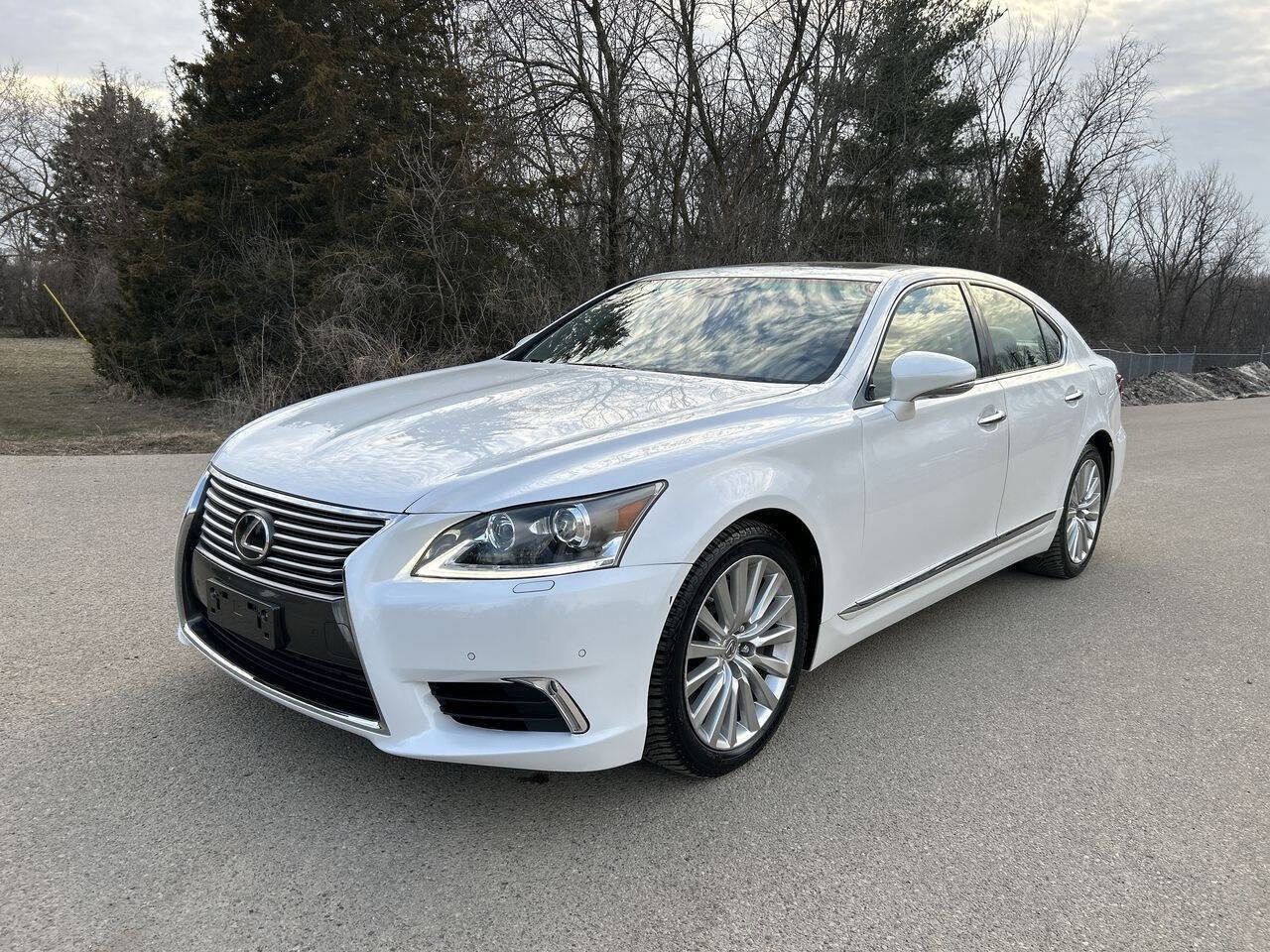 Used 2015 Lexus LS 460 AWD w/ Comfort Package image 2