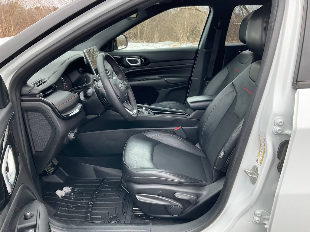 Used 2024 Jeep Compass Trailhawk AWD/4WD image 2
