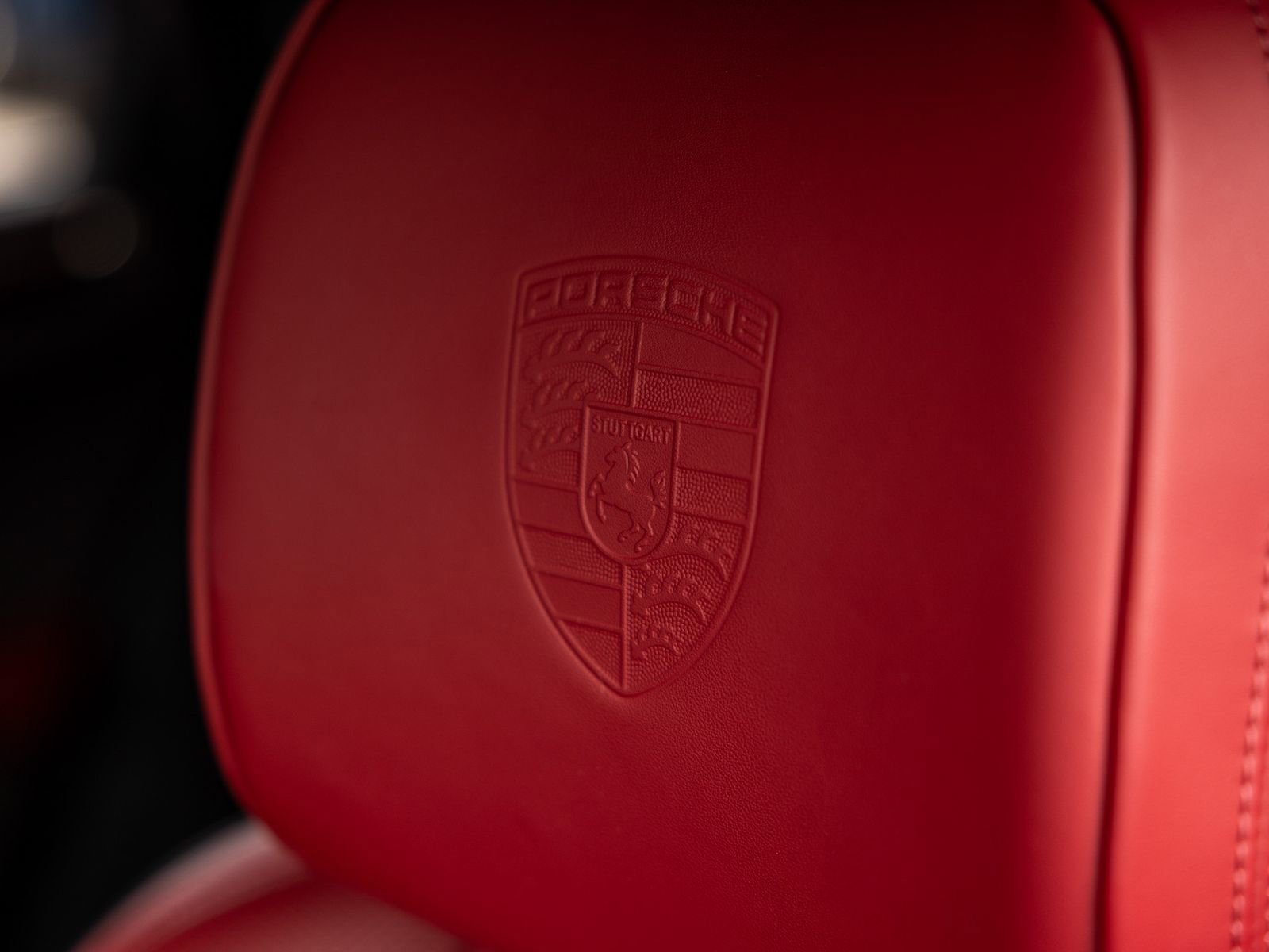 Certified 2025 Porsche Macan AWD/4WD image 29