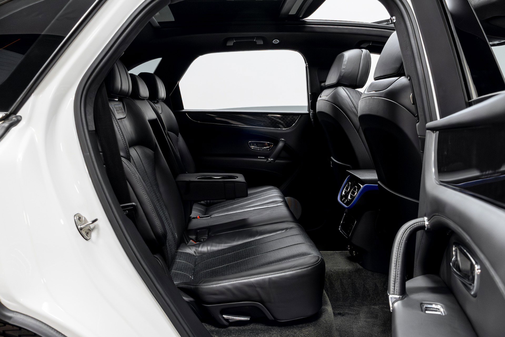 Used 2020 Bentley Bentayga Design Series image 24