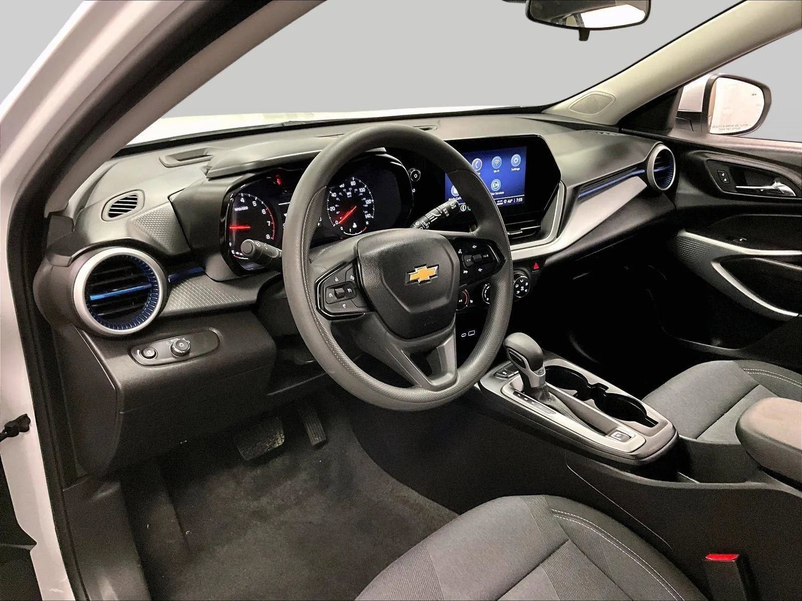 Used 2025 Chevrolet Trax LS w/ LS Convenience Package image 12