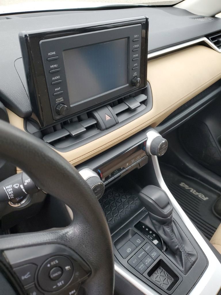 Used 2019 Toyota RAV4 XLE image 7