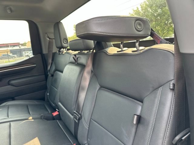 Used 2025 GMC Sierra 1500 SLT AWD/4WD image 16