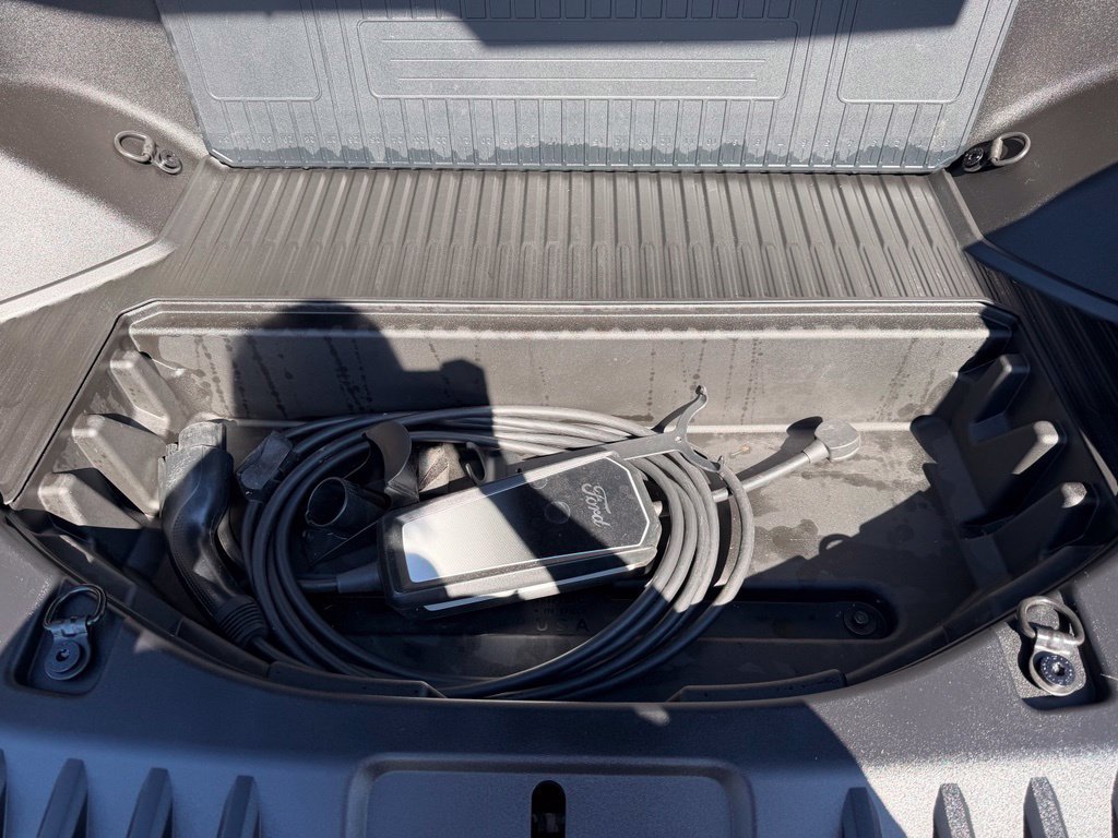 Used 2024 Ford F150 Lightning XLT AWD/4WD image 4