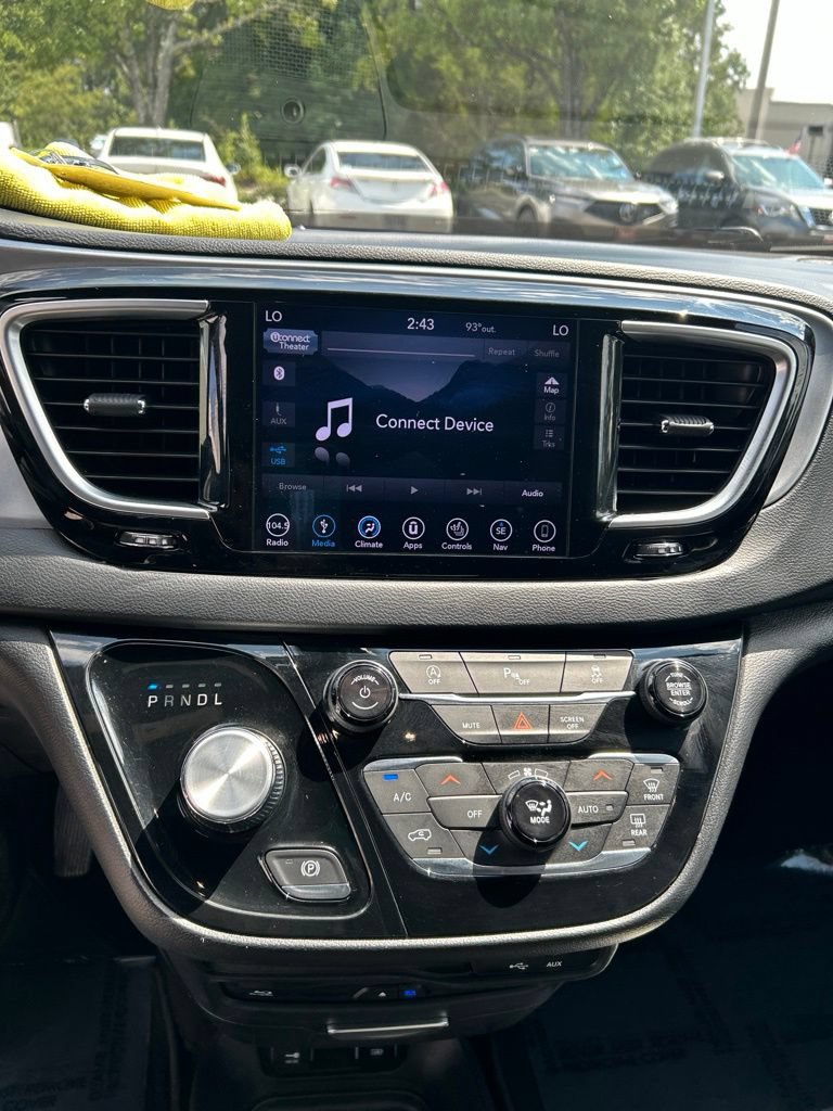 Used 2018 Chrysler Pacifica Touring-L Plus w/ S Appearance Package FWD image 13