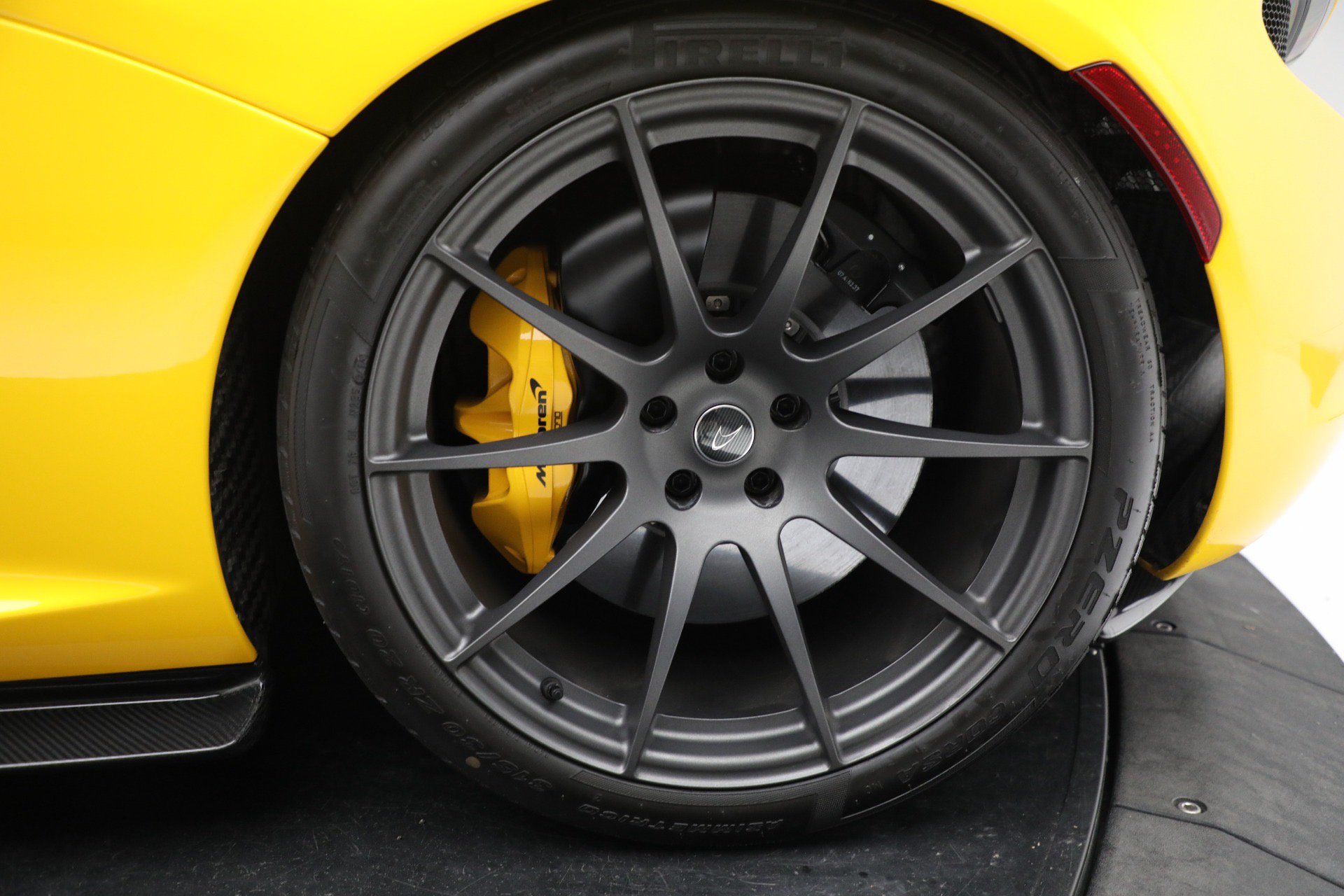 Used 2015 McLaren P1 RWD image 16