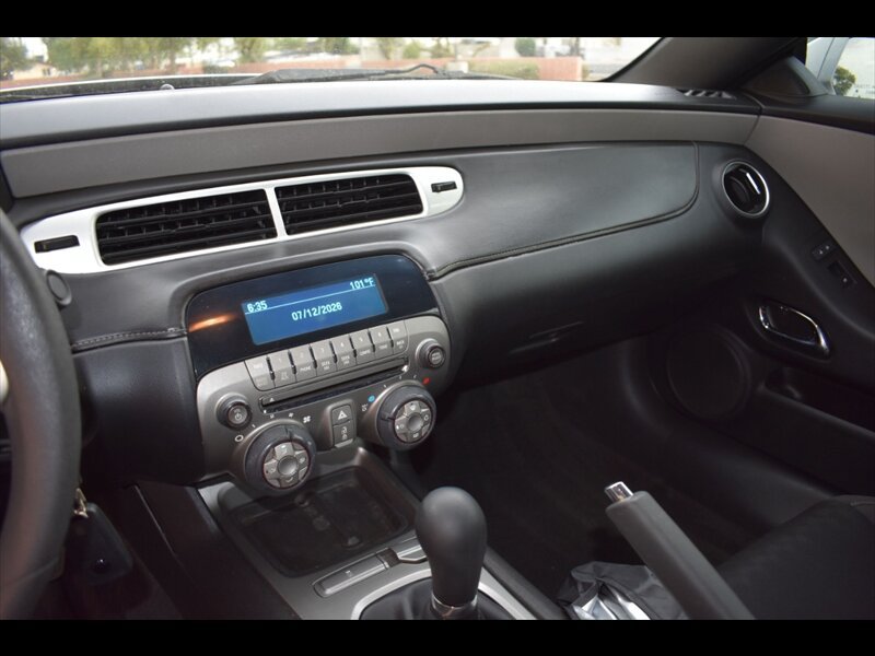 Used 2015 Chevrolet Camaro LS RWD image 31