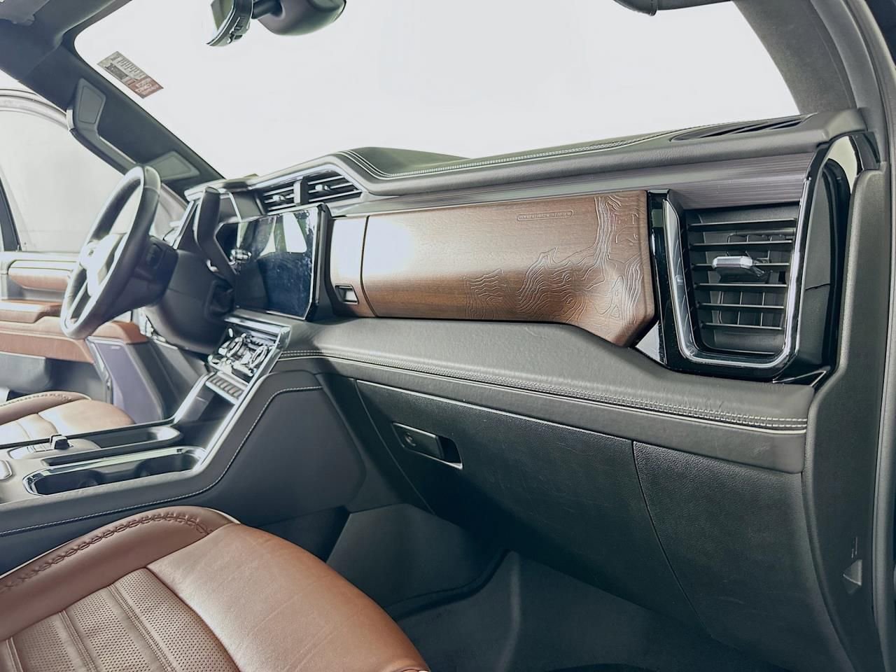 Used 2024 GMC Sierra 3500 Denali Ultimate image 43