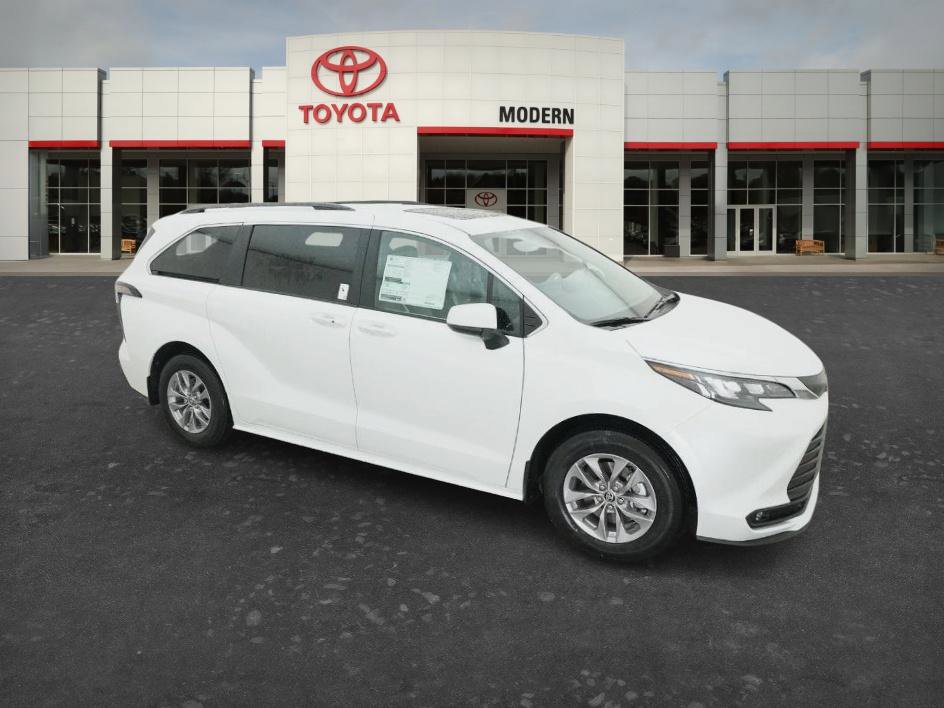 New 2026 Toyota Sienna XLE FWD image 11