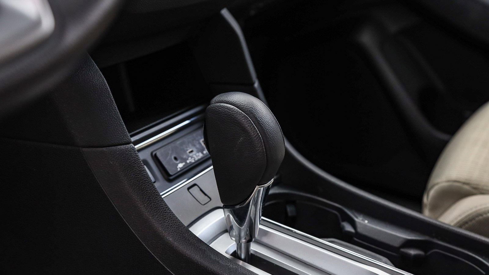 Used 2024 Subaru Ascent Premium w/ Convenience Package image 22