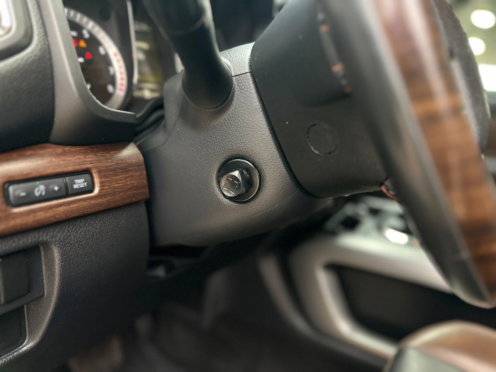 Used 2018 Nissan Titan Platinum Reserve w/ Platinum Utility Package image 25