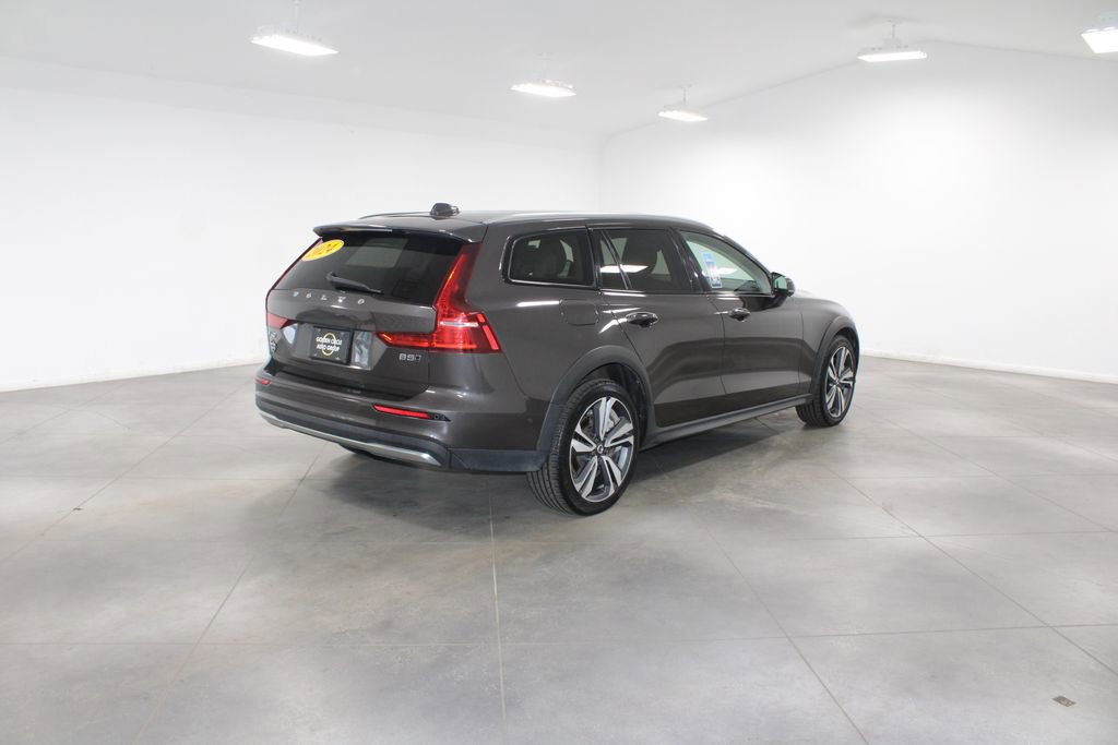 Used 2024 Volvo V60 B5 Cross Country Plus image 9