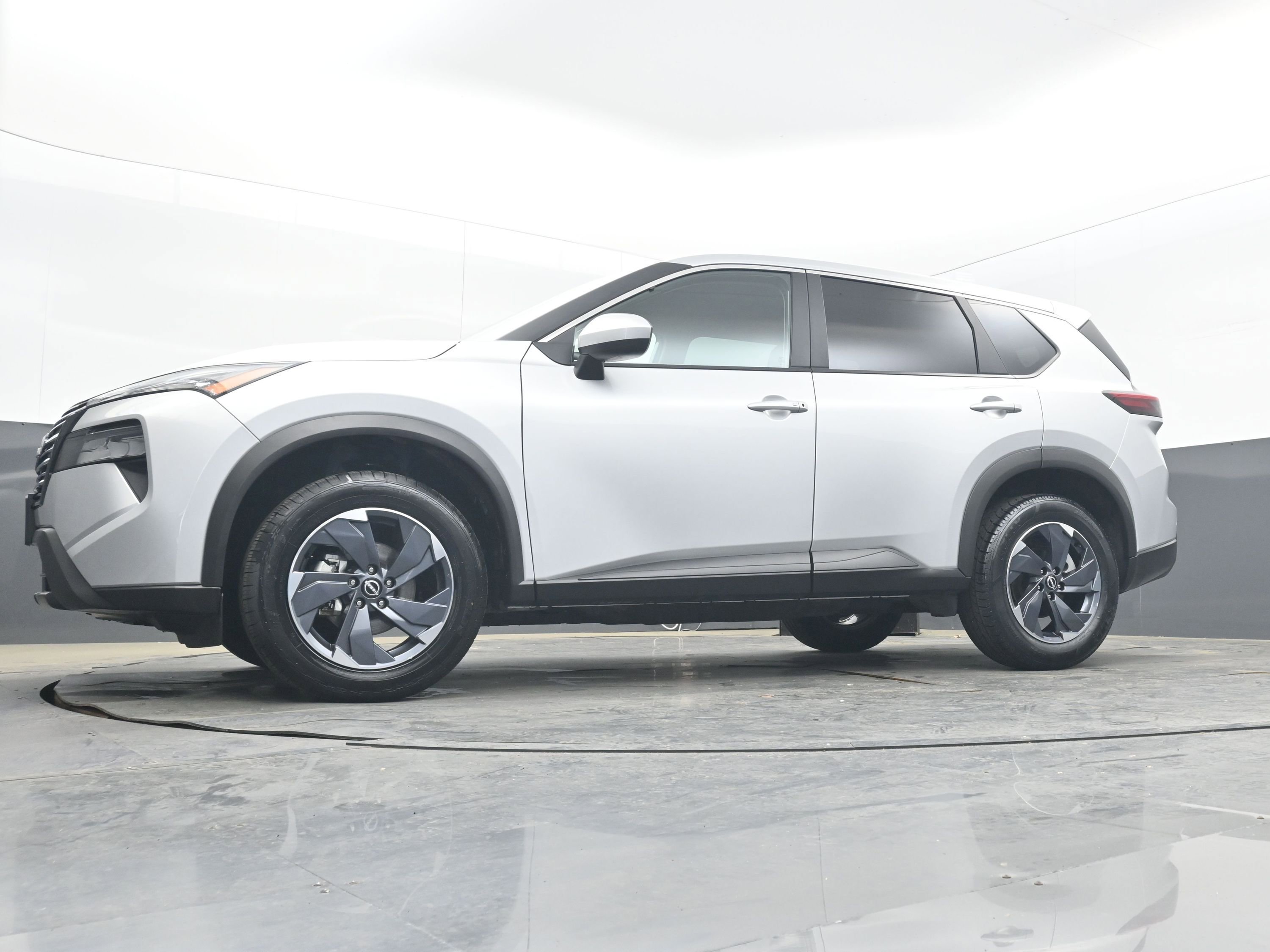 Used 2025 Nissan Rogue SV image 26