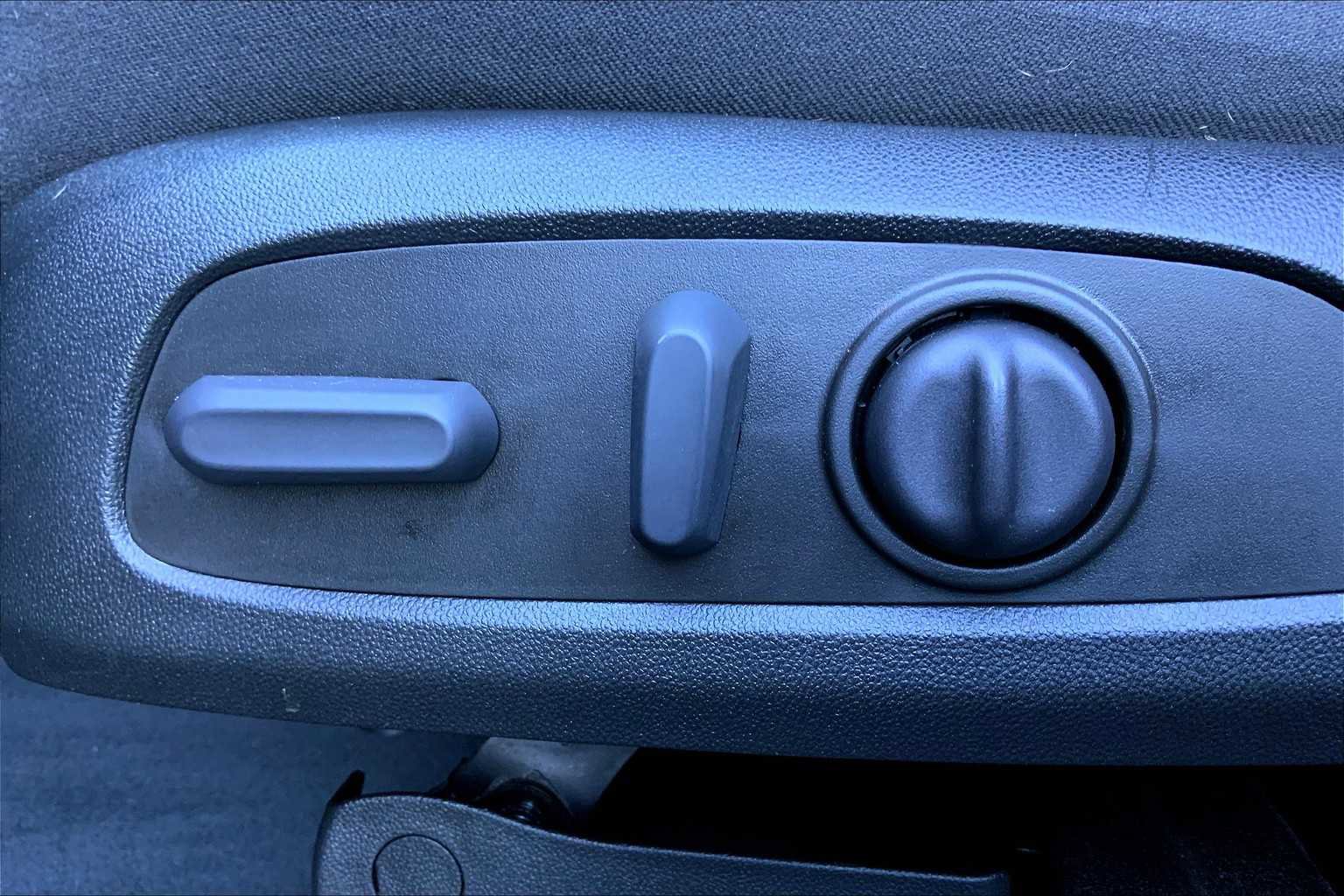 Used 2023 Chevrolet Traverse LT image 34