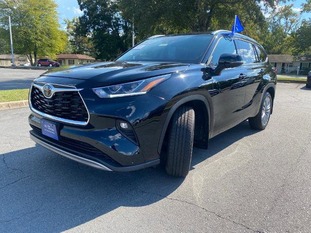 Used 2024 Toyota Highlander Platinum image 3